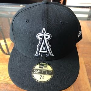 NewEra ASTROS baseball fitted cap. (Black)